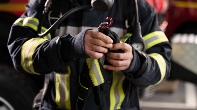 Pożar przy ulicy Miasteckiej w Bytowie – szybka reakcja strażaków zapobiega tragedii