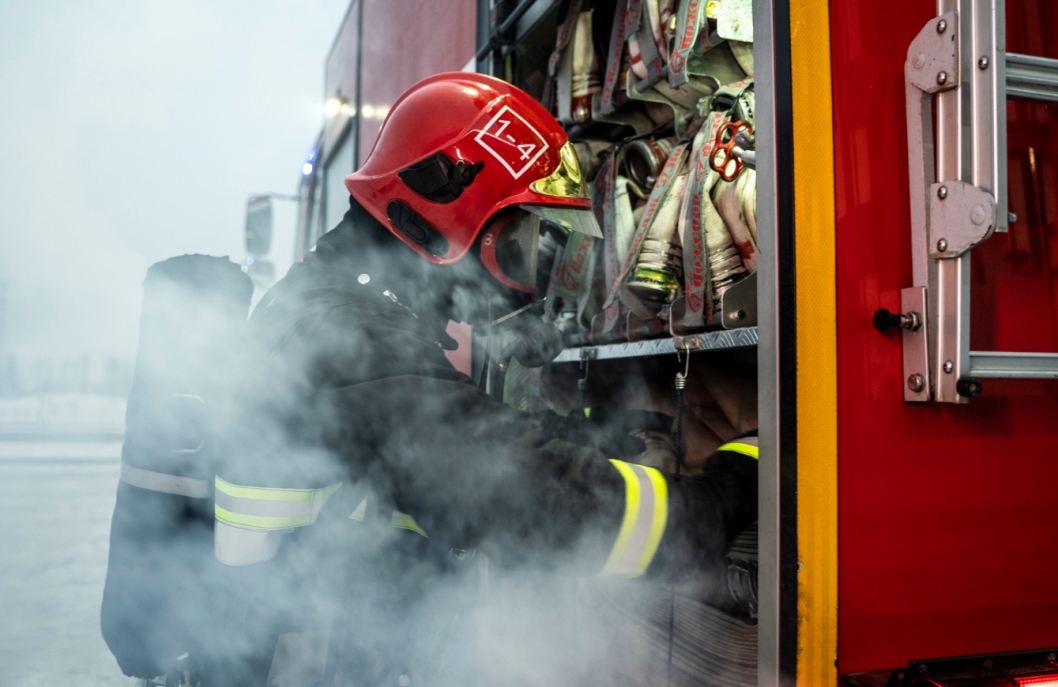 Manewry strażackie w firmie Gawin Paint Coatings – doskonalenie umiejętności w terenie