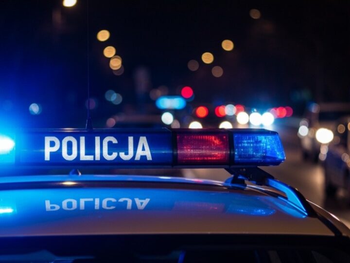 Karnisz zamiast firanek: mężczyzna uprawiał konopie indyjskie w swoim domu